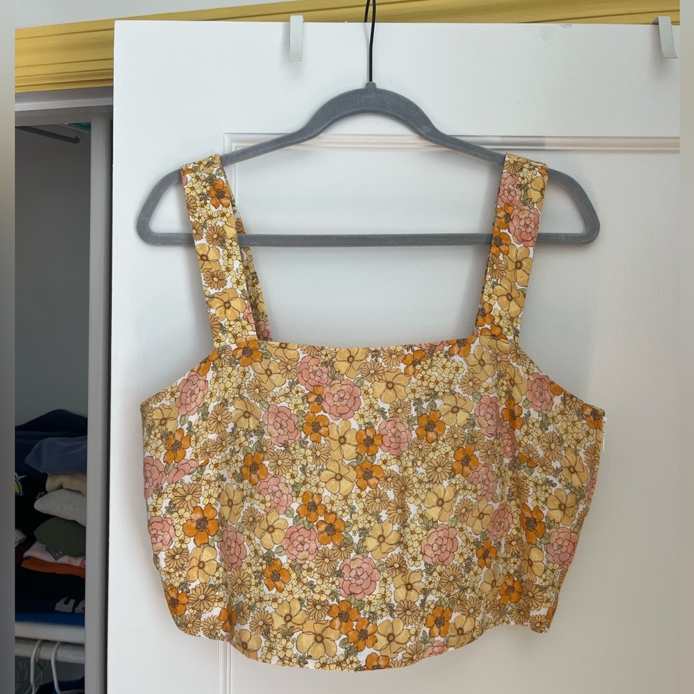 & Other Stories 70s floral print fitted sleeveless top in excellent condition